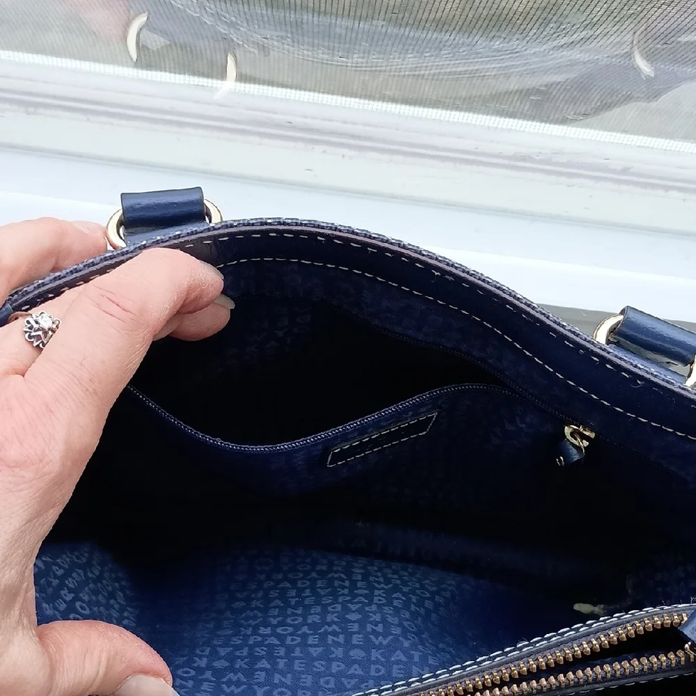 ♠️ Kate Spade Navy and White Striped Women's Bag - Picture 7 of 8